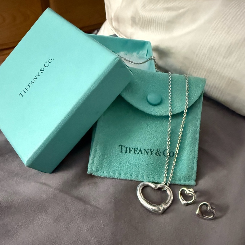 Tiffany & Co. 925 Medium open heart necklace with matching earrings